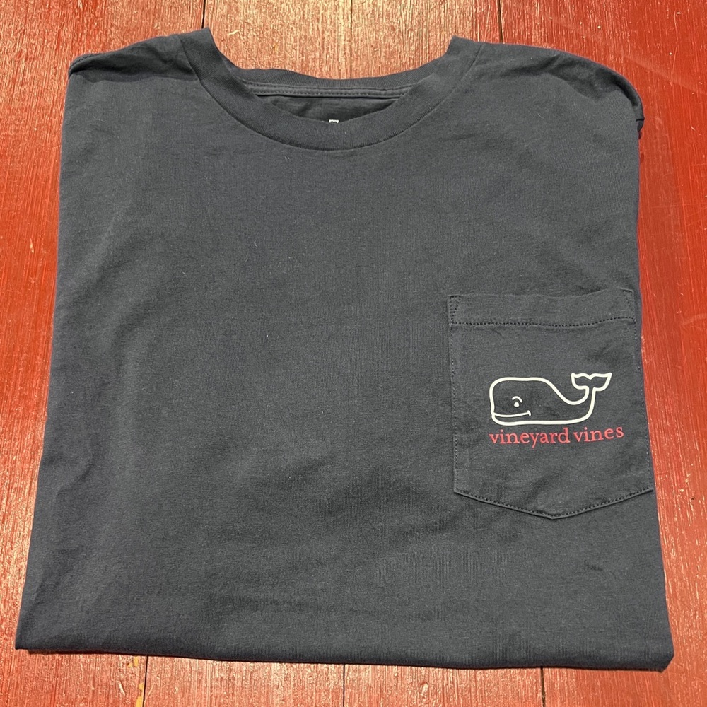 Vineyard Vines Christmas t-shirt